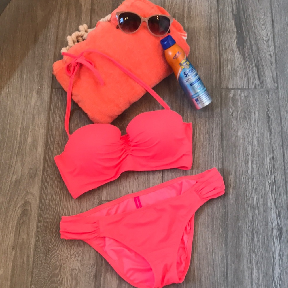 Like-new Victoria’s Secret strappy coral bikini